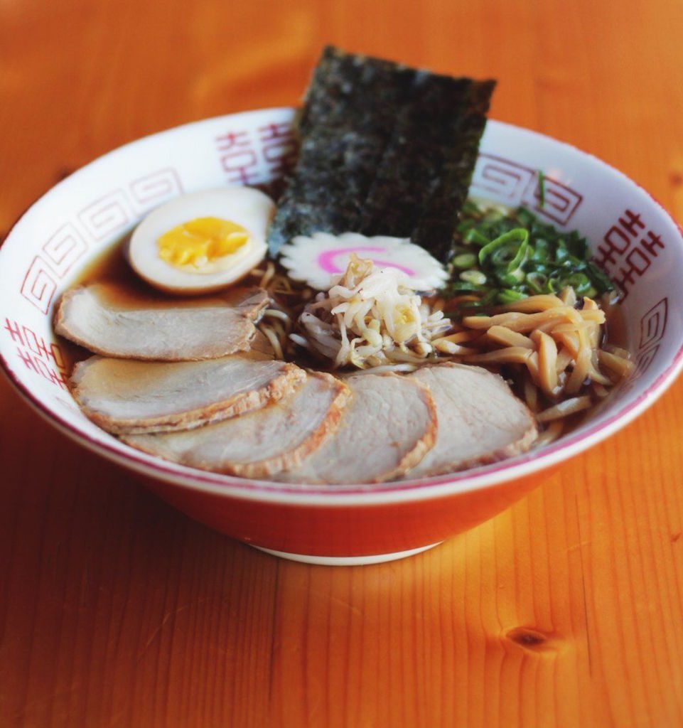 baby tora makan ramen