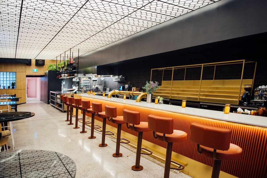 Bar StDenis superbe bar où l'on mange très bien dans la PetitePatrie