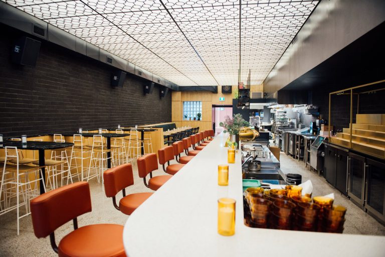 Bar StDenis superbe bar où l'on mange très bien dans la PetitePatrie